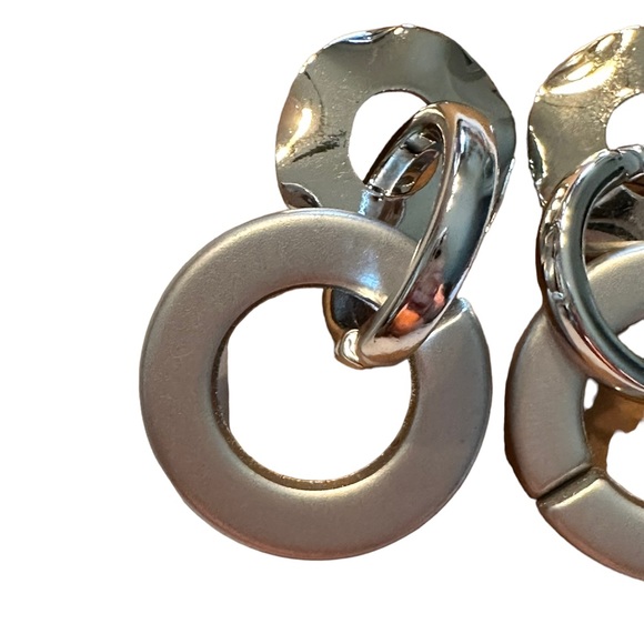 4/$20!!! Silver Plastic Chain Drop Earrings - Picture 2 of 4